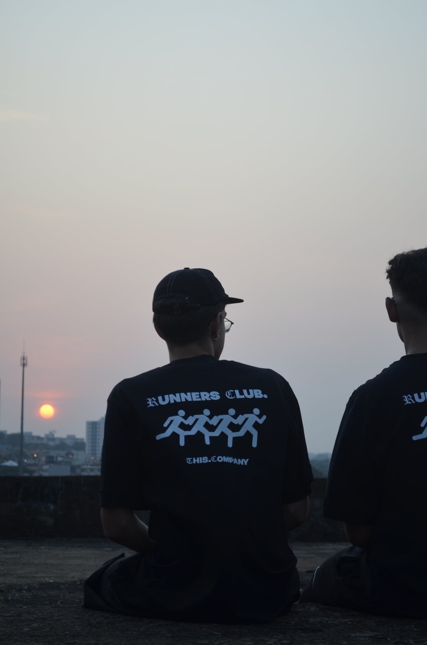 Camiseta streetwear "CITY RUNNER CLUB" PRETA