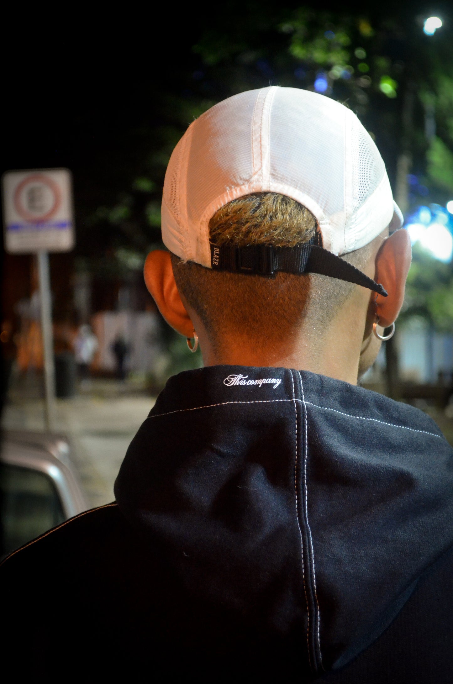 Moletom Preto e Linha com brancas "THIS CLASSICO" Bordado