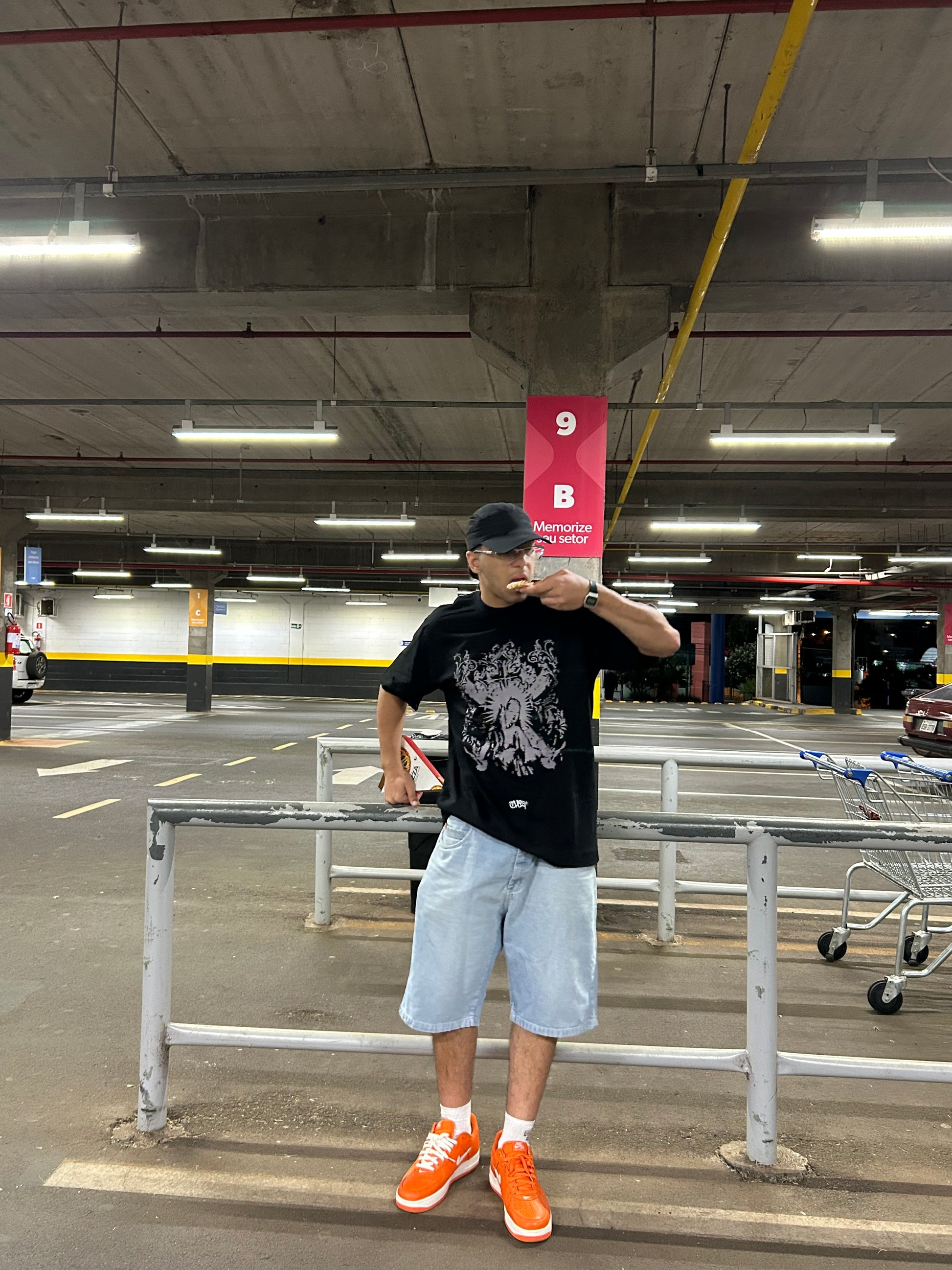 Camiseta "pixels santo" THIS.COMPAANY