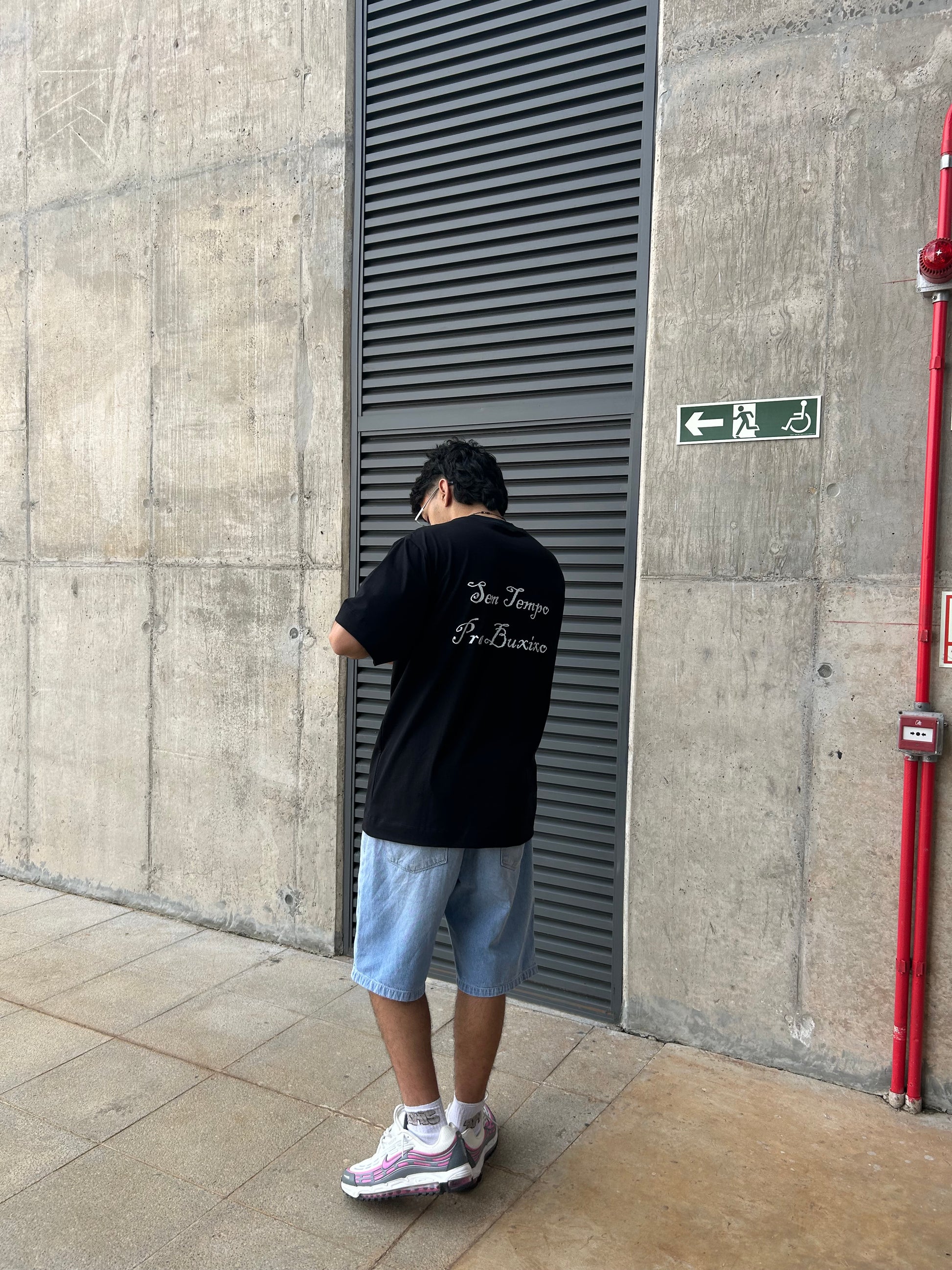 CAMISETA "TEMPO" PRETA STREET