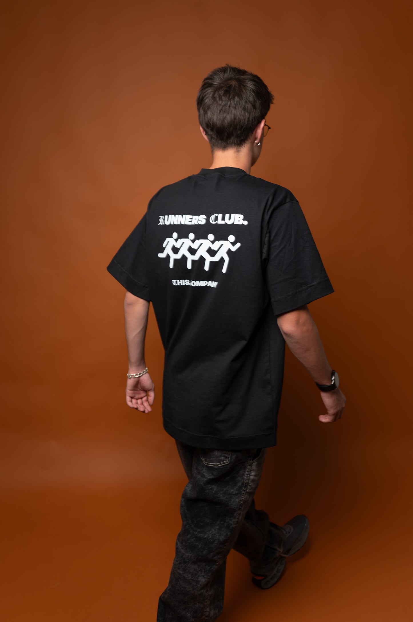 Camiseta streetwear "CITY RUNNER CLUB" PRETA